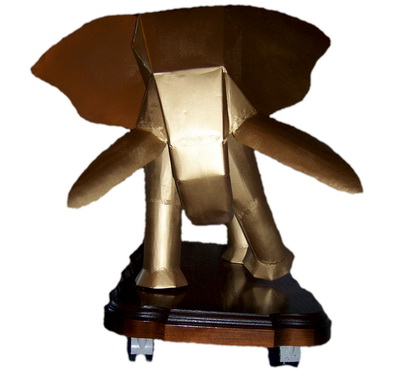 Домашняя металлическая скульптура слона